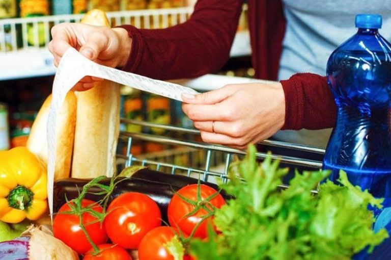 Как борются с просрочкой и плохим качеством продуктов, причем тут коррупция и что нужно знать потребителю, попав в магазин 
