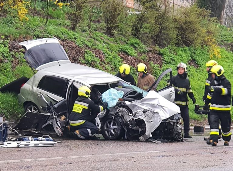 (ФОТО) В Кишинёве троллейбус столкнулся с авто