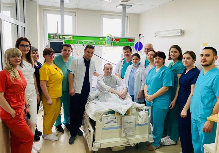 Молдавские врачи спасли пациента, впервые в стране применив аппарат по насыщению крови кислородом