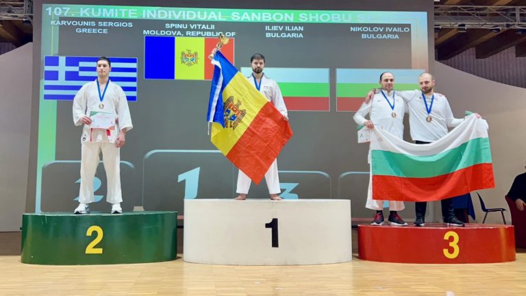 (ФОТО) Каратисты из Молдовы выиграли золото, серебро и бронзу на чемпионате Европы