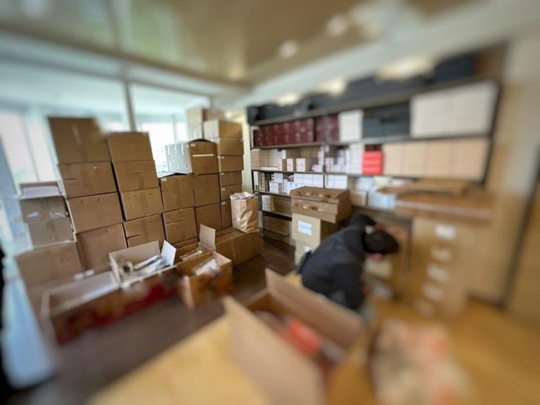 Дело о контрабанде ботокса: в Кишинёве изъяли 330 флаконов и крупные суммы денег