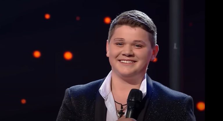 (ВИДЕО) Подросток-певец из Молдовы прошёл в финал шоу Românii au talent