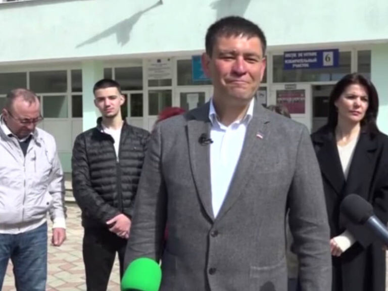 Кандидат в башканы Виктор Петров проголосовал за «достаток и хорошую жизнь, которую заслуживают местные жители»