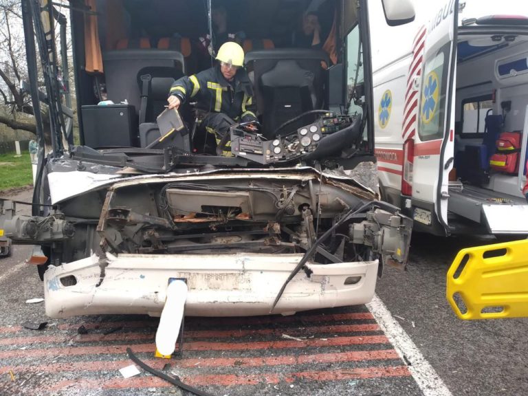 (ФОТО) Автобус Кишинёв-Одесса попал в аварию недалеко от границы