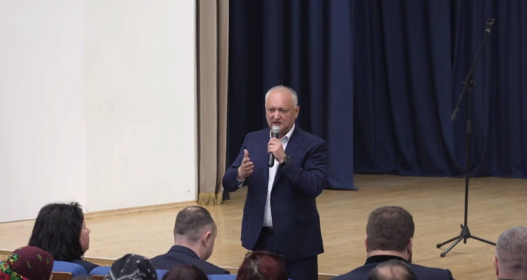 Додон обещал привезти Путина в Гагаузию, если снова станет президентом