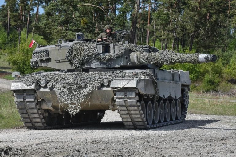 Германия передаст Украине крупнейший пакет военной помощи с начала войны на почти 3 млрд евро — в него войдут танки, дроны и ПВО