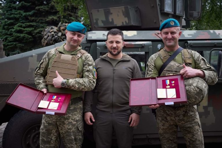 Зеленский наградил полковника морской пехоты украинского гагауза Николая Паласа