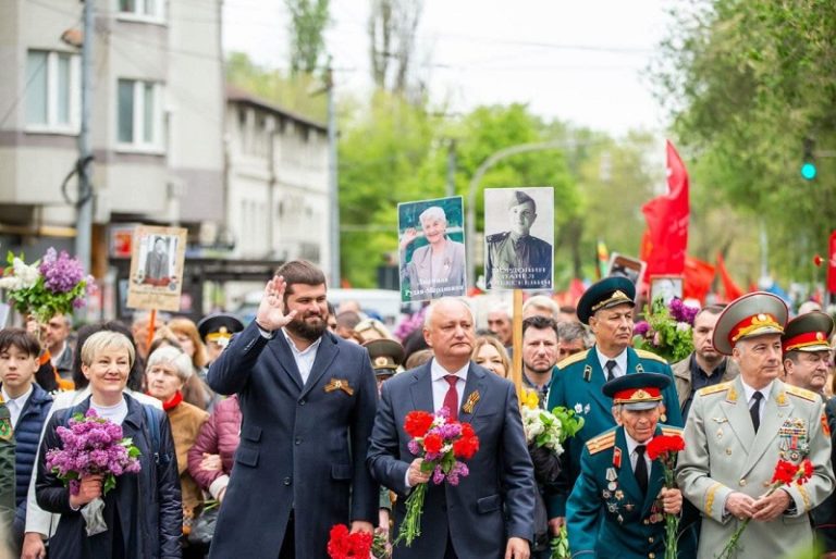 9 депутатов парламента и 5 чиновников из Гагаузии нарушили запрет на ношение георгиевской ленты 9 мая