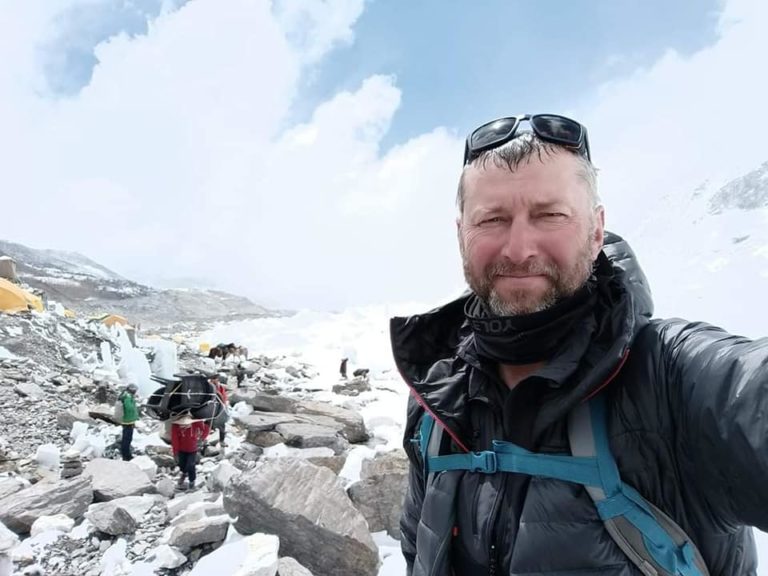 На Эвересте погиб молдавский альпинист — его семья собирает деньги на возвращение тела домой
