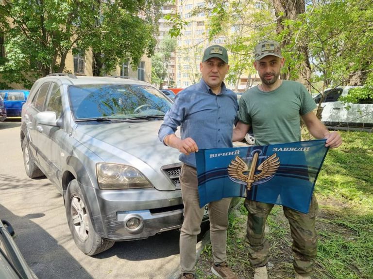 Украинские гагаузы подарили автомобиль журналисту Ивану Капсамуну — этническому гагаузу из Украины, служащему в ВСУ