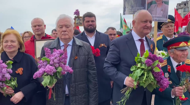 (ФОТО/ВИДЕО) После шествия в Комрате Узун уехал в Кишинев к Додону, а Гуцул устроила агитационный концерт