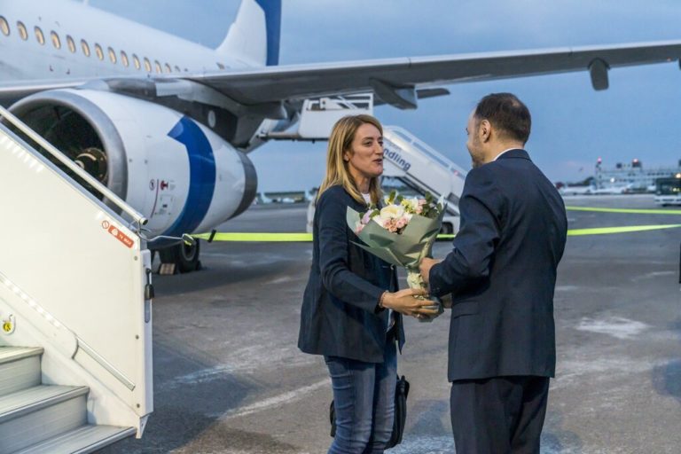 Председательница Европарламента Роберта Метсола прибыла в Кишинёв на Общенациональное собрание 21 мая