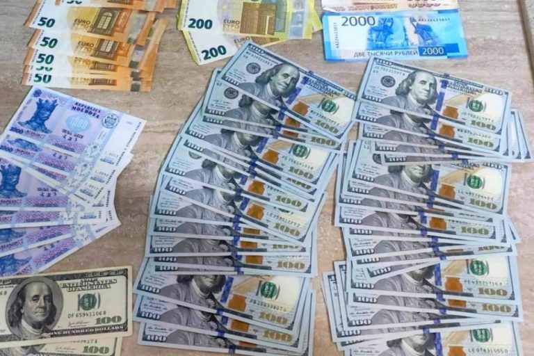 В Бельцах задержали сотрудников таможни и бизнесмена по делу о коррупции