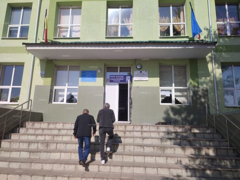 (ФОТО) К 9 утра процент явки на второй тур выборов башкана Гагаузии составил 5,2%