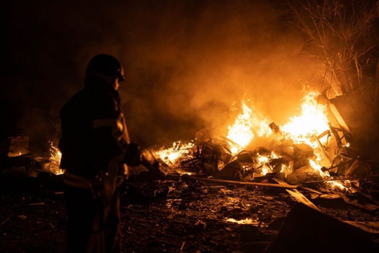(ФОТО/ВИДЕО) Ночной ракетный обстрел Киева и области, есть пострадавшие