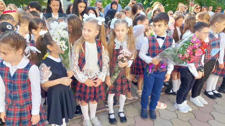 (ФОТО/ВИДЕО) Как проходит последний звонок в некоторых школах Гагаузии