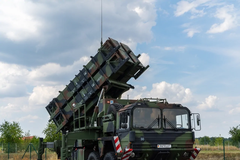 (ВИДЕО) В Украине сбили «неперехватываемую» ракету «Кинжал» — в СМИ показали её обломки