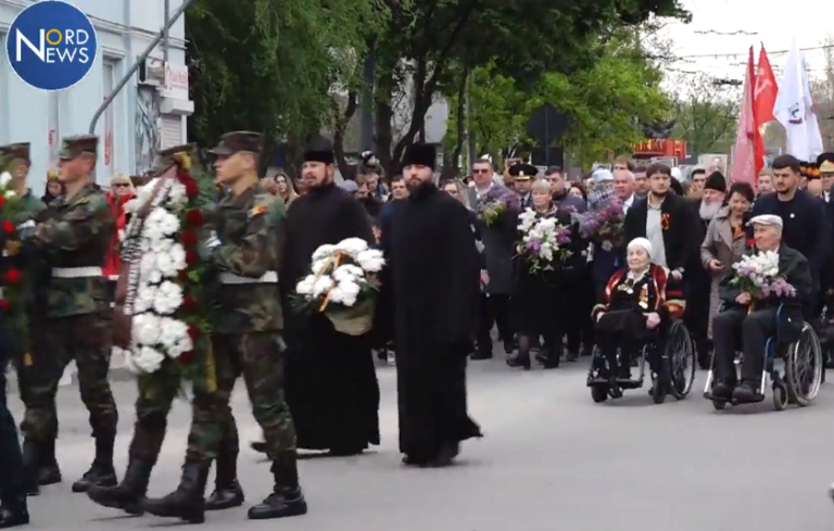 (ВИДЕО) С георгиевскими лентами под румынский марш — как прошел парад в Бельцах