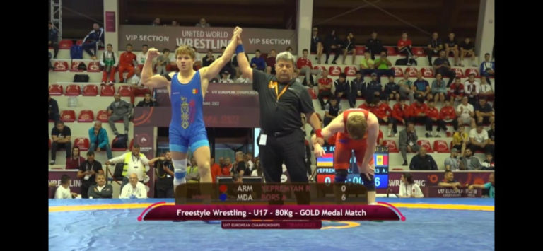 Молдавский борец Александр Борщ второй раз стал чемпионом Европы