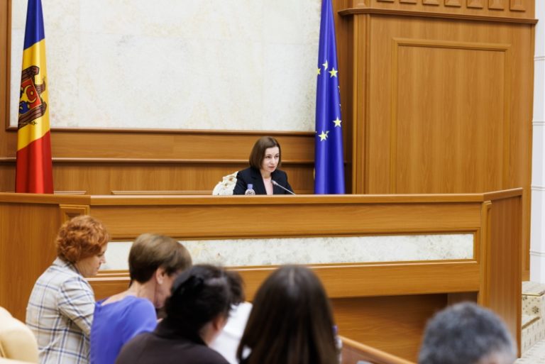 Санду представила дипломатам и гражданскому обществу, каким будет антикоррупционный суд в Молдове
