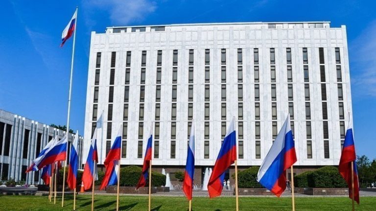 «Шпионская истерия»: посольство РФ в США отреагировало на санкции против 7 граждан РФ за дестабилизацию Молдовы