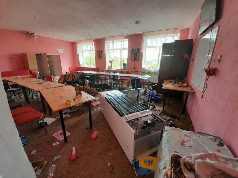 (ФОТО) В Хынчештском районе вандалы разгромили христианский центр