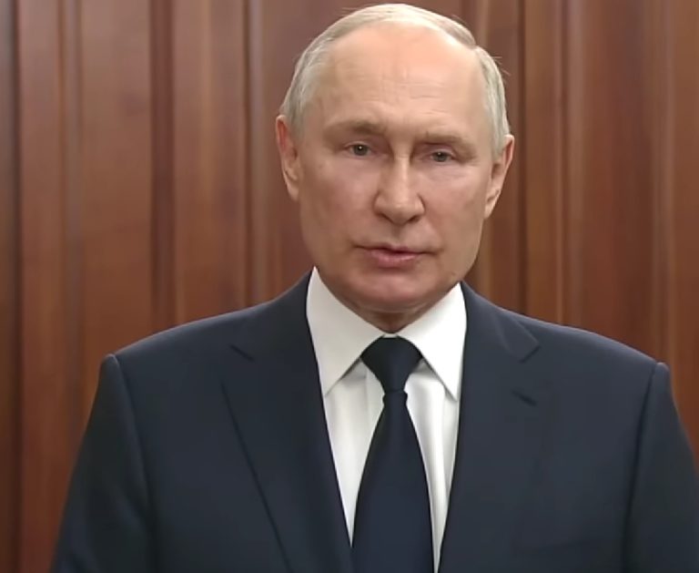 «Подписать контракт, вернуться к родным или уйти в Беларусь» — Путин выступил с экстренным обращением о мятеже Пригожина