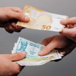 Немного дешевле — курс валют на четверг, 15 октября