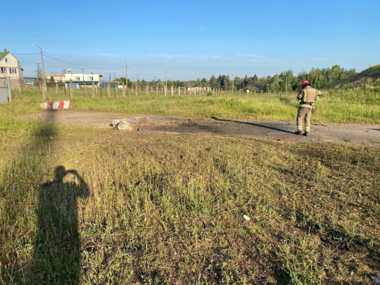 (ФОТО) Подмосковье атаковали беспилотники, в Крыму — диверсия на железной дороге