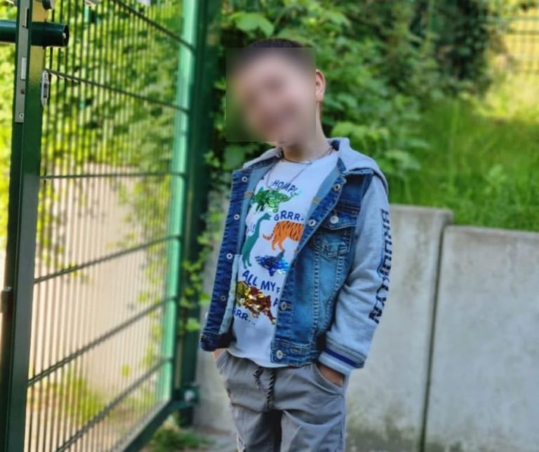 В Купчине 7-летний мальчик выпал из окна с 4 этажа