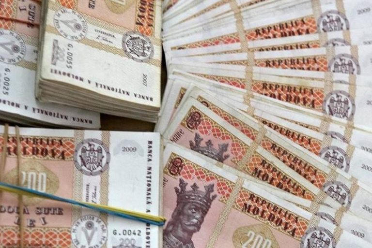 На поддержку госбюджета в первом полугодии отправили вдвое меньше иностранной помощи, чем планировалось