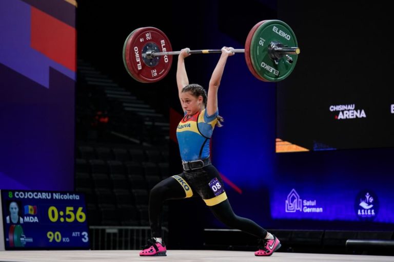 13-летняя молдавская тяжелоатлетка Николета Кожокару стала чемпионкой Европы