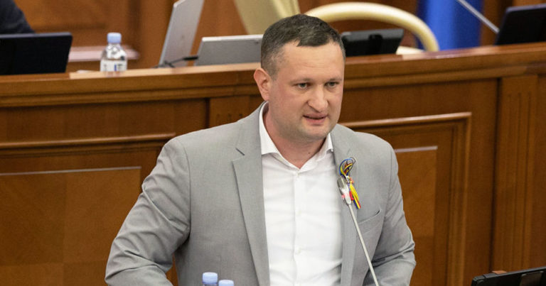 Депутат Кептонар заявил, что не обсуждал должность главы МВД с премьер-министром