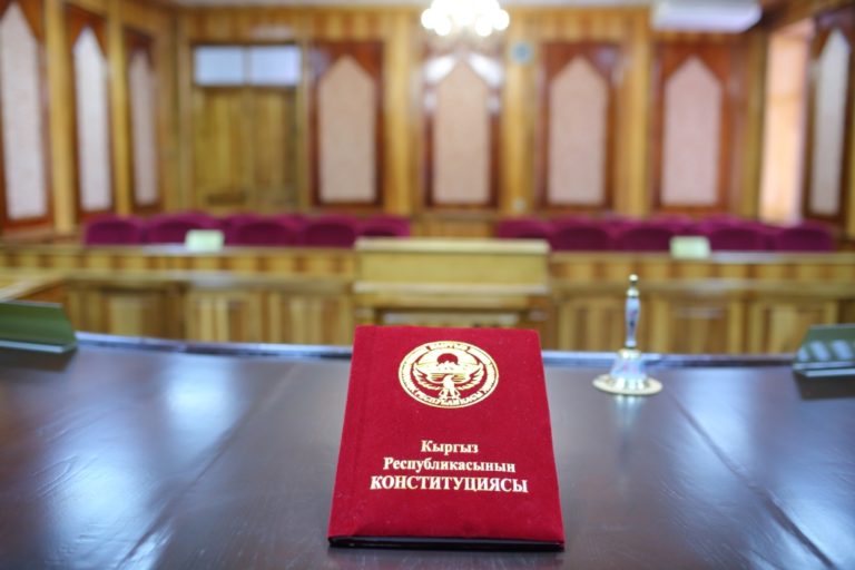 В Кыргызстане можно будет сменить отчество на матчество — активистка судилась из-за этого с властями более двух лет