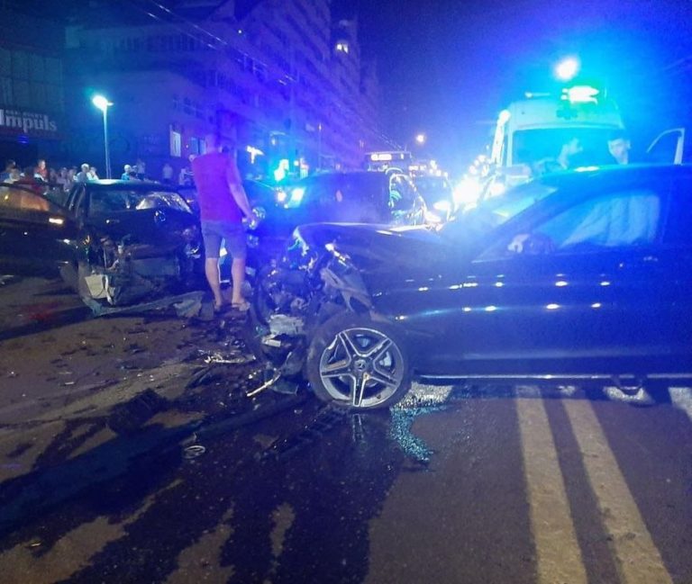 (ФОТО/ВИДЕО) В Кишинёве столкнулись 4 автомобиля, пострадали 5 человек