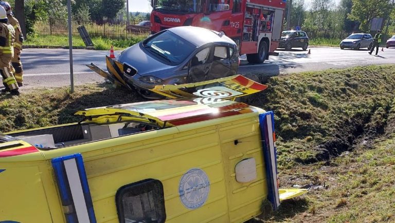 (ФОТО) В Польше в ДТП попал бус из Молдовы, а затем и скорая, перевозившая пострадавших