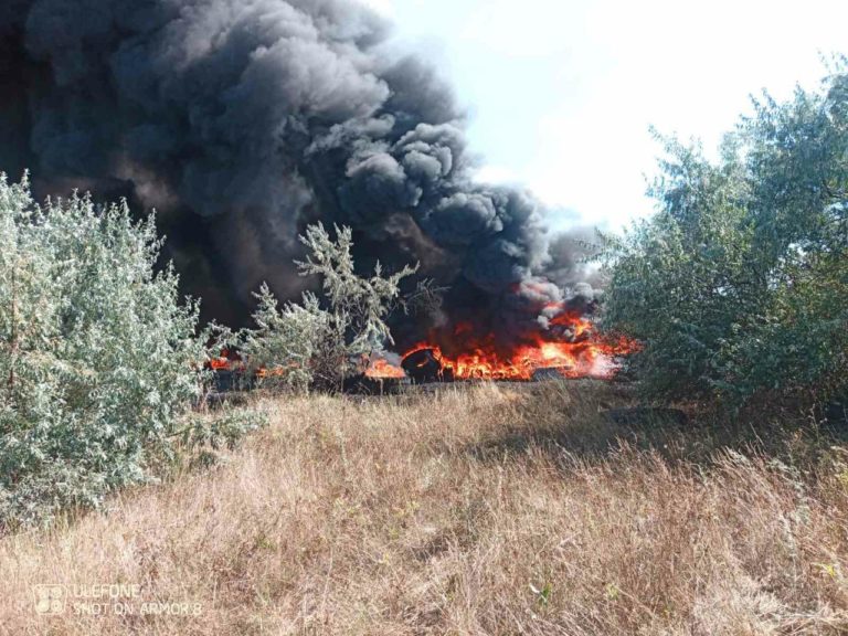 (ФОТО) Пожар в Страшенском районе: прибыли пять бригад пожарных