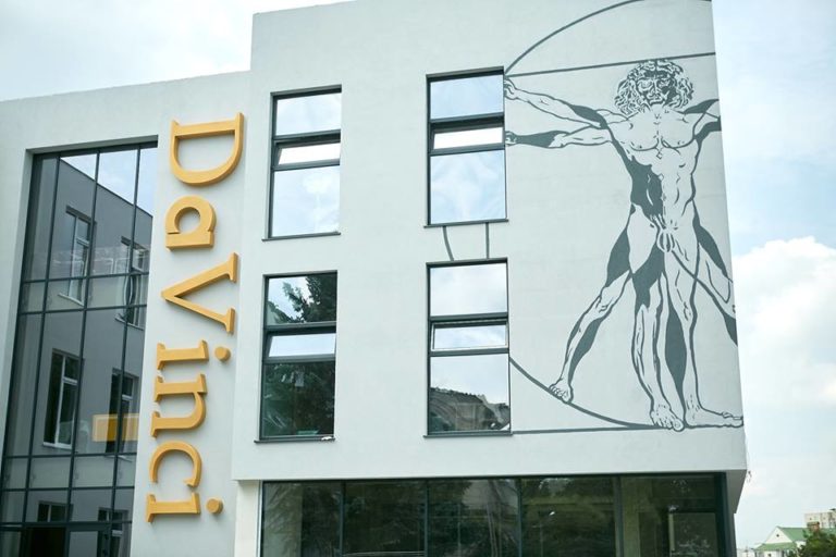 «Нужно понимать контекст» — Минобразования отреагировало на скандал в лицее Da Vinci
