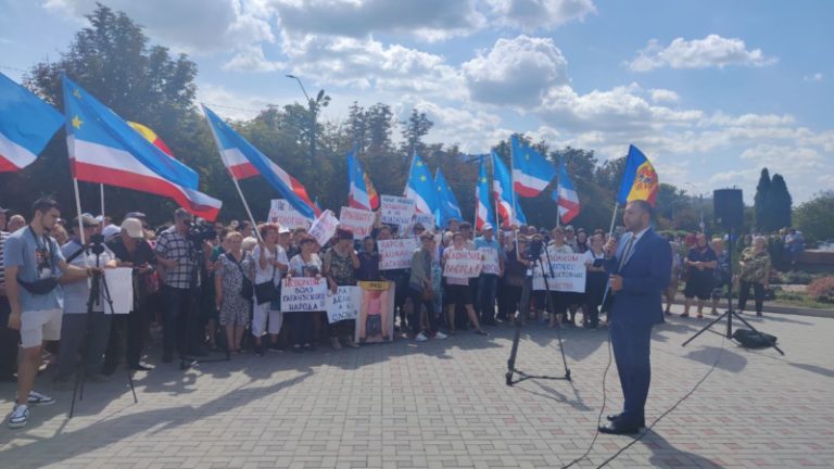 Не утверждайте Исполком, дайте заработать — митингующие сторонники Гуцул обратились с просьбой к депутатам