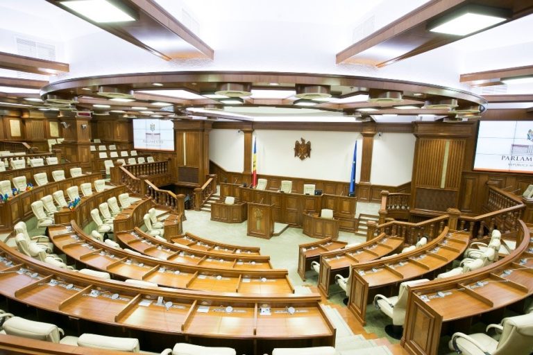 Прогульщики парламента: Суходольский и еще семь депутатов в июле остались без зарплаты