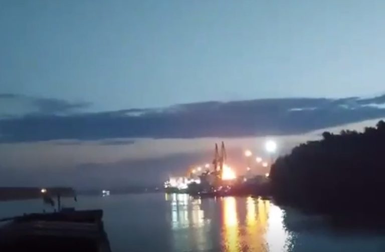 (ВИДЕО) РФ снова атаковала Одесскую область дронами — пострадал порт Рени