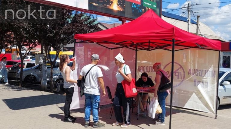 Партия «Возрождение» собирает в Комрате подписи «против режима PAS». В их палатке замечены «шоровцы»