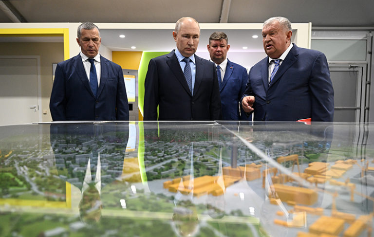 Путин прибыл во Владивосток на Восточный экономический форум, где встретится с Ким чен Ыном, но неизвестно когда