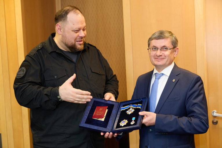Зеленский наградил Игоря Гросу орденом Ярослава Мудрого