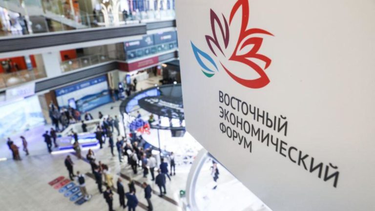 Кандидат от социалистов на пост примара Кишинёва полетел на форум во Владивосток