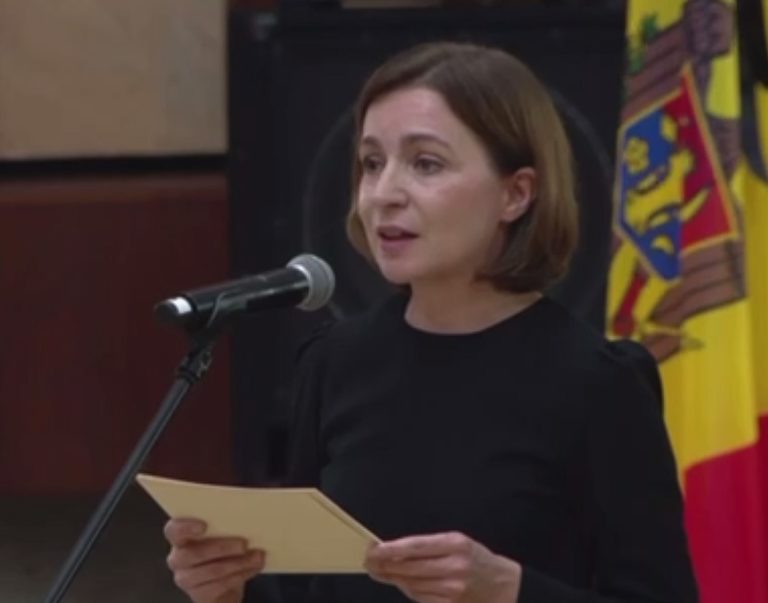 «С его уходом в вечность страна теряет не только отца-основателя, но и настоящего политика» — Санду произнесла речь на похоронах Мирчи Снегура