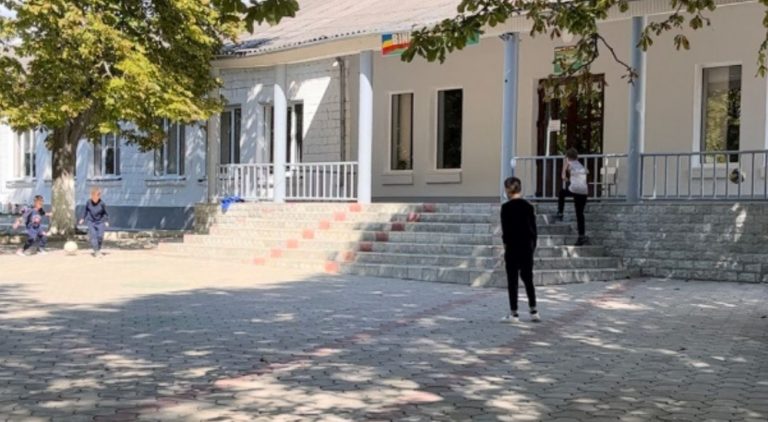 Мать избитого в Яловенском районе школьника: в гимназии хотели все скрыть, а директор предлагала деньги