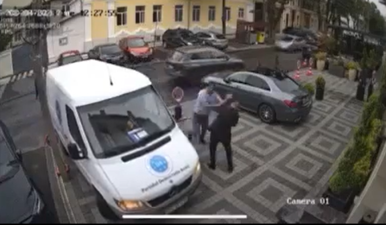 Кандидат в примары Кишинёва Василе Костюк избил охранника гостиницы. Полиция якобы молчит
