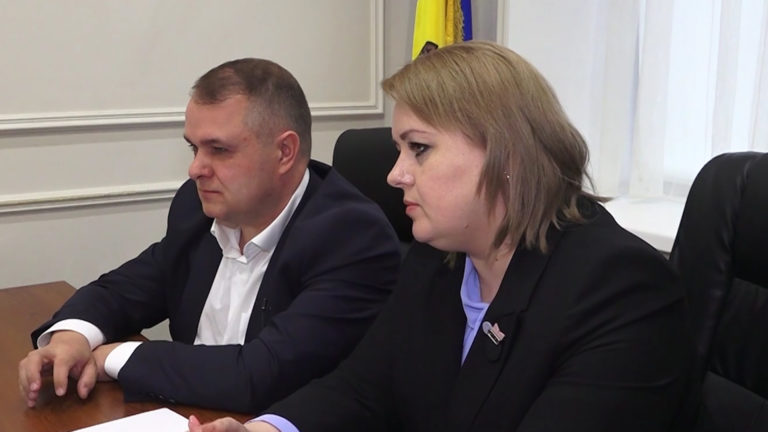 Ирину Лозован и Александра Нестеровского собираются лишить депутатской неприкосновенности