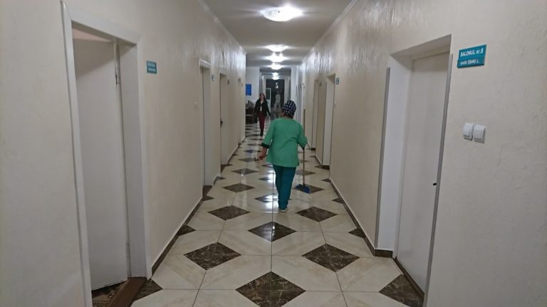 Сотрудницы муниципальной больницы Кишинёва обвиняют директора в домогательствах